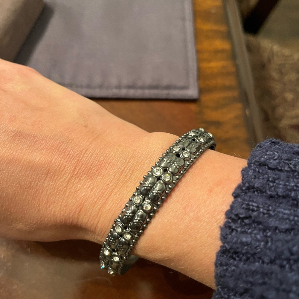 Elegant Silver and Black Dangle Bracelet